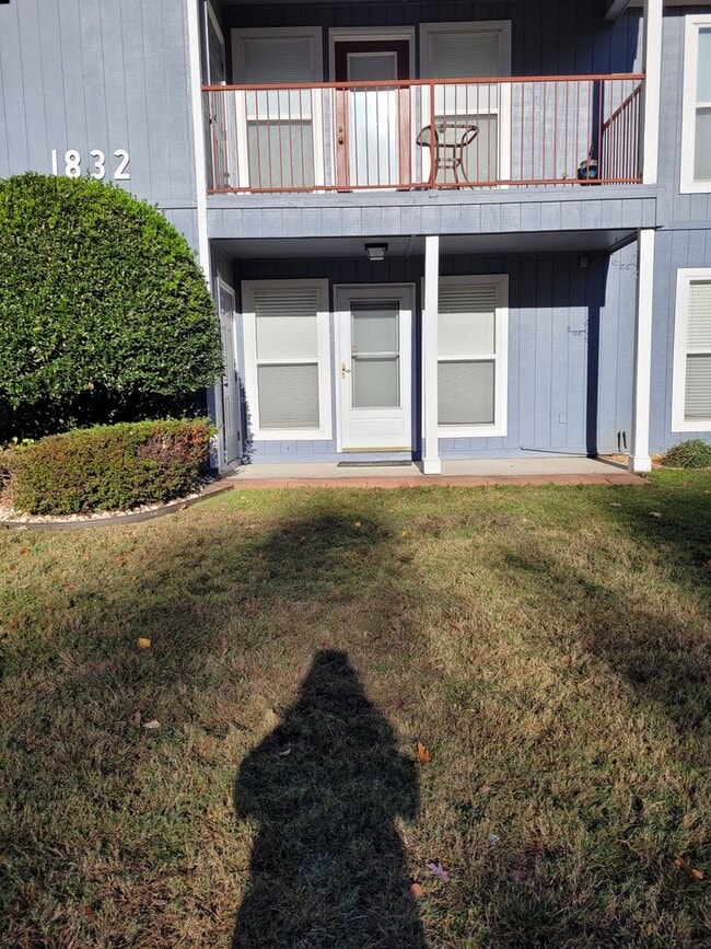 Building Photo - Recently Updated Condo for Home