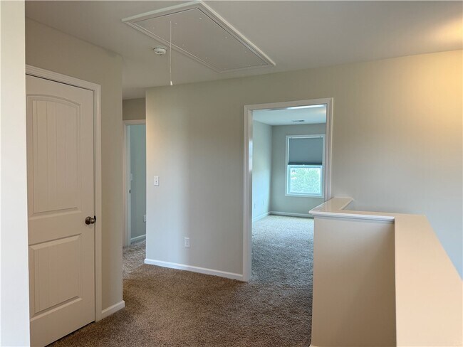 Building Photo - 117 Weaver Way