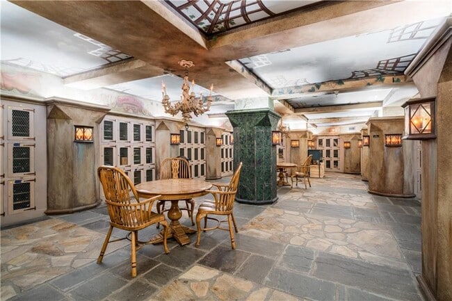 Building Photo - 2660 Peachtree Rd NW