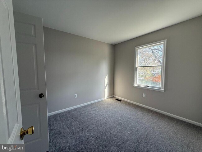 Building Photo - 8659 Bannerwood Dr