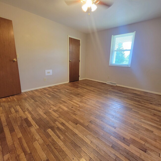 Building Photo - 1359 Chippewa Dr