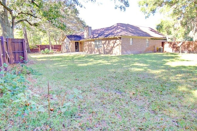 Building Photo - 809 Barrington Dr