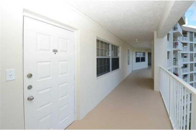 Building Photo - 3507 Oaks Way
