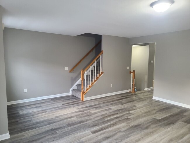 Building Photo - 3 bedroom,  2 1/2 bath town home in Waynesboro PA