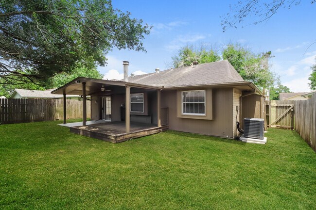 Building Photo - 17002 Enchanted Cir E