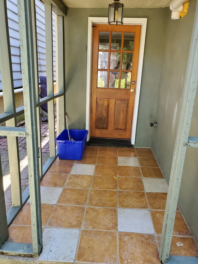 Building Photo - 113 Charles St