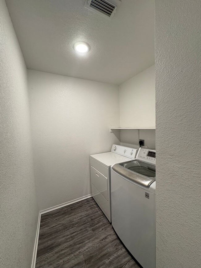 Building Photo - Beautiful Renovated Home in Bridgewood