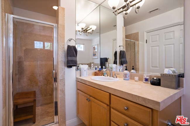 Building Photo - 6450 Lunita Rd