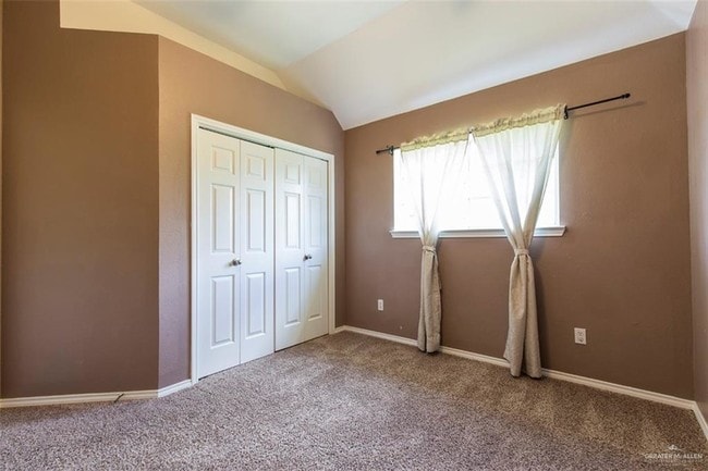 Building Photo - 15 Ivy Ave