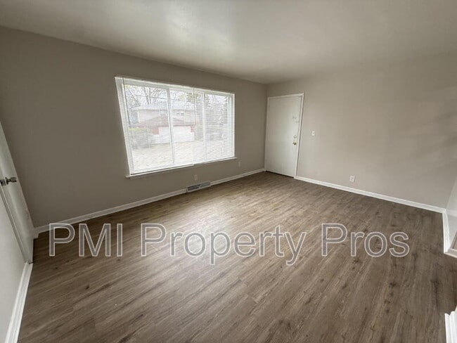 Building Photo - 7701 W Hampton Ave