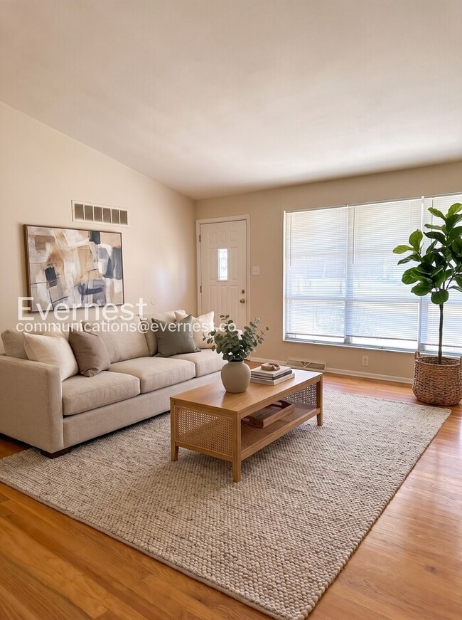 Building Photo - Charming 3-Bedroom Home with Central A/C and Carport Parking / 3 beds 1 bath / Available now!