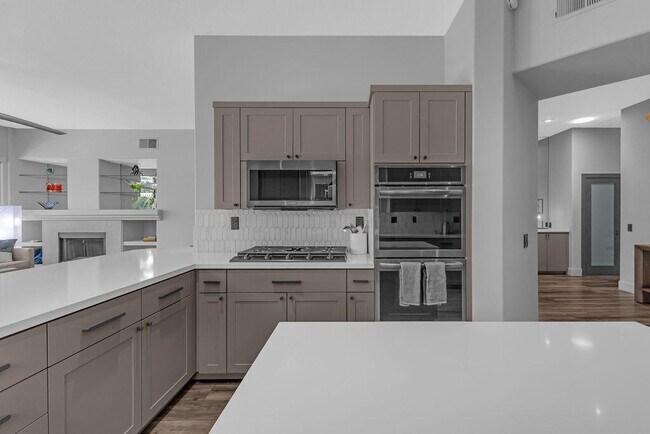 Building Photo - 93 N Kavenish Dr