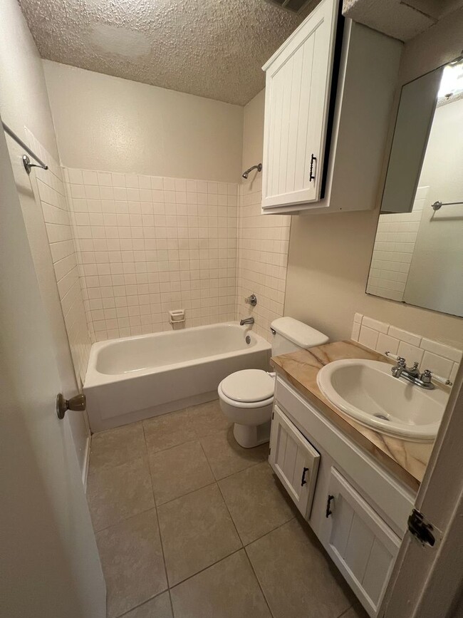 Building Photo - Nice 3 Bed 2 Bath 2 Car Garage Home, Total Electric