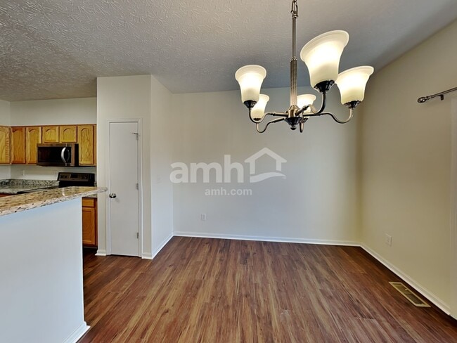 Building Photo - 928 Mahle Dr