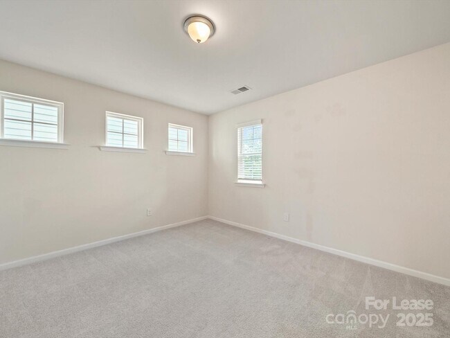 Building Photo - 1067 Winnett Dr