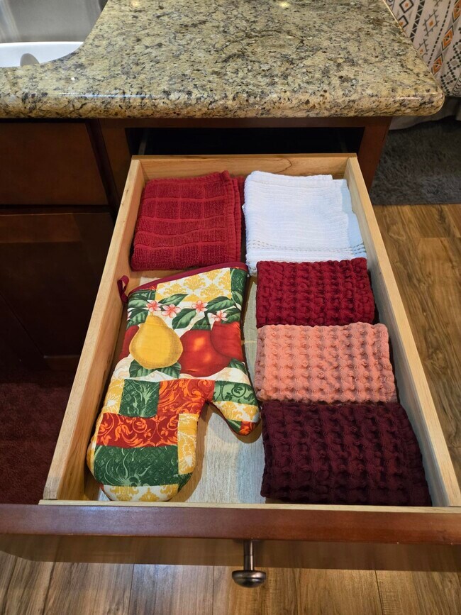 Building Photo - 1213 5th St