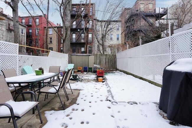 Building Photo - 284 7th St