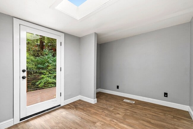 Building Photo - 1st Month FREE!! Riverfront Haven with Pri...