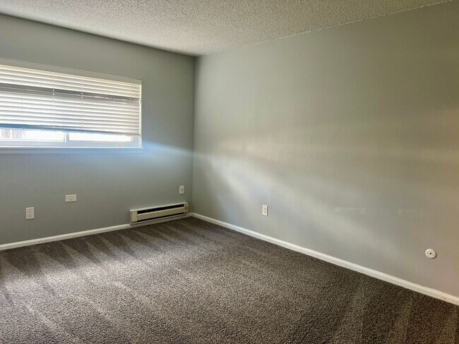 Building Photo - 2 Bedroom 2 Bathroom Aurora Condo!  ***Move-In Special***