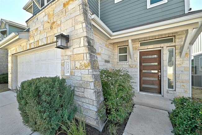 Building Photo - 2308 Hermia St