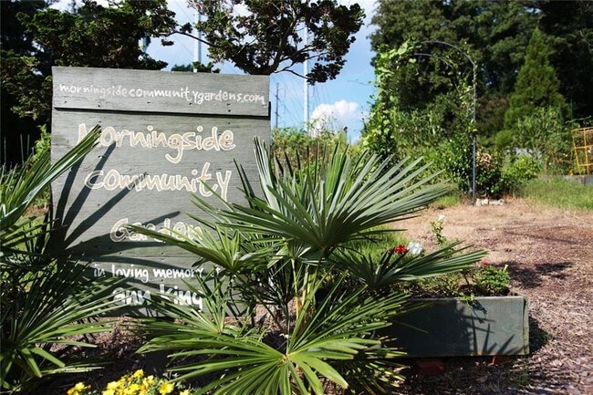 Building Photo - 961 E Rock Springs Rd NE