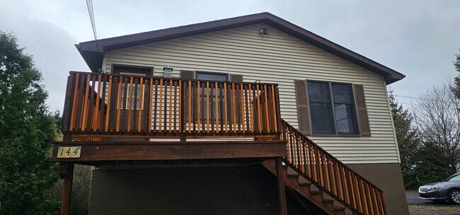 Building Photo - 2 Bedroom 1 Bath House $1,600 - Available May 2026!