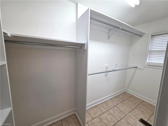 Building Photo - 1085 Brown Rd