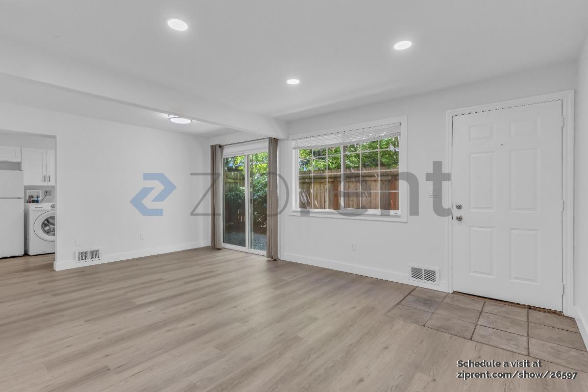 Building Photo - 12211 SE 59th St