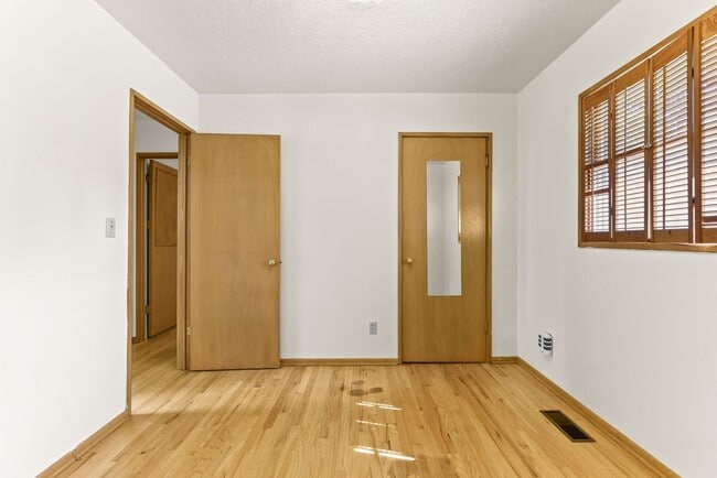 Building Photo - 9877 SE 33rd Ave