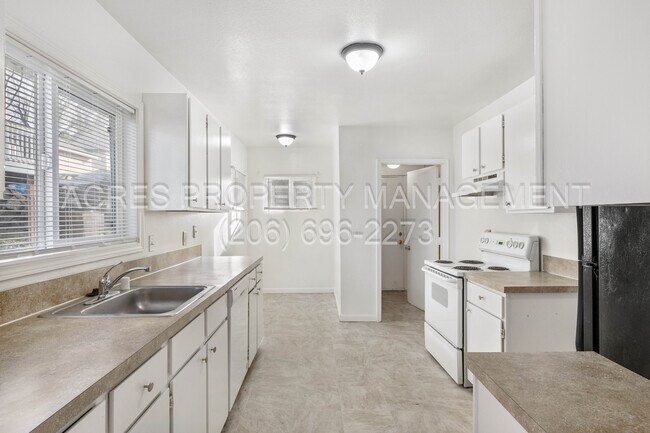 Building Photo - 2034 E 34th St
