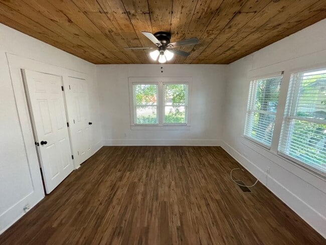 Building Photo - 913 W Crawford St