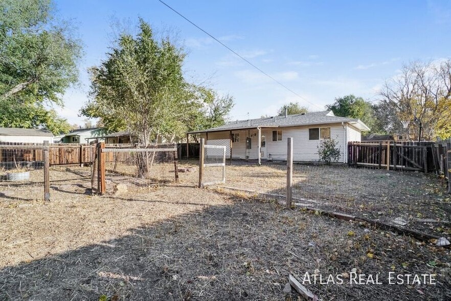 Building Photo - 828 Querida Dr