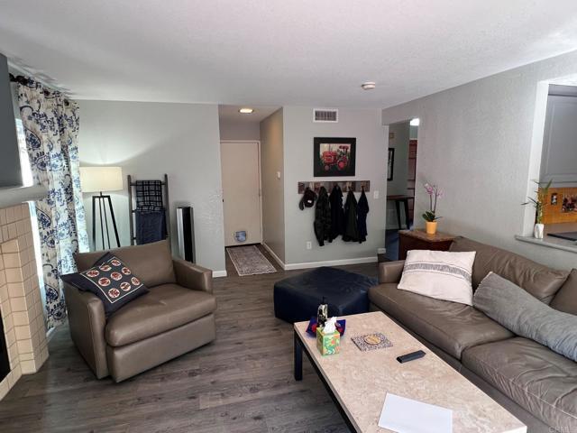 Building Photo - 1760 Hampton Ct