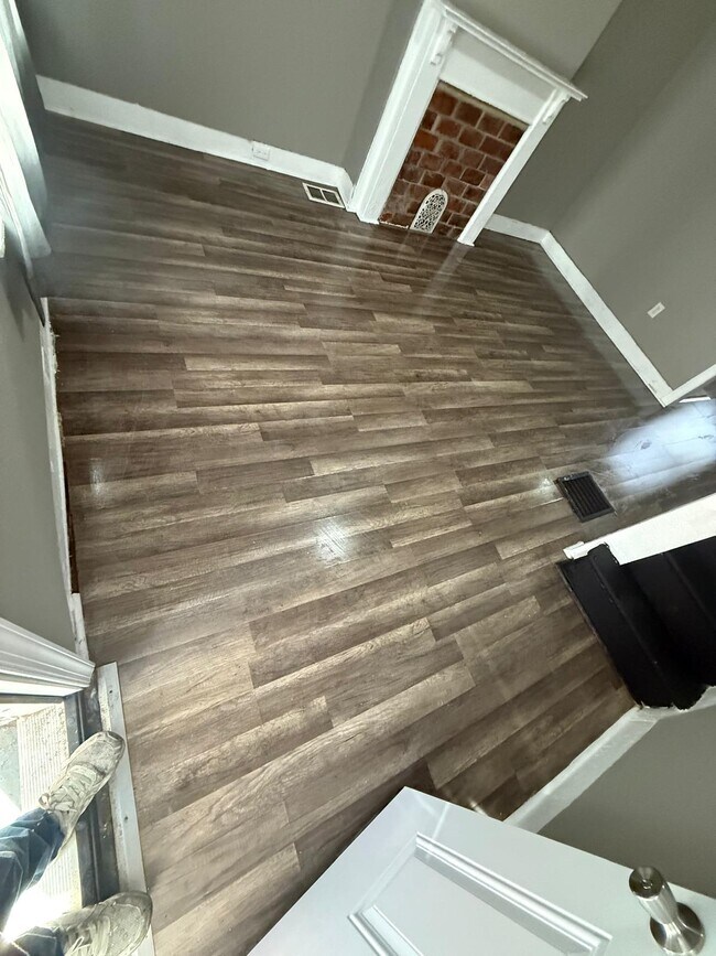 Building Photo - 660 N Yewdall St