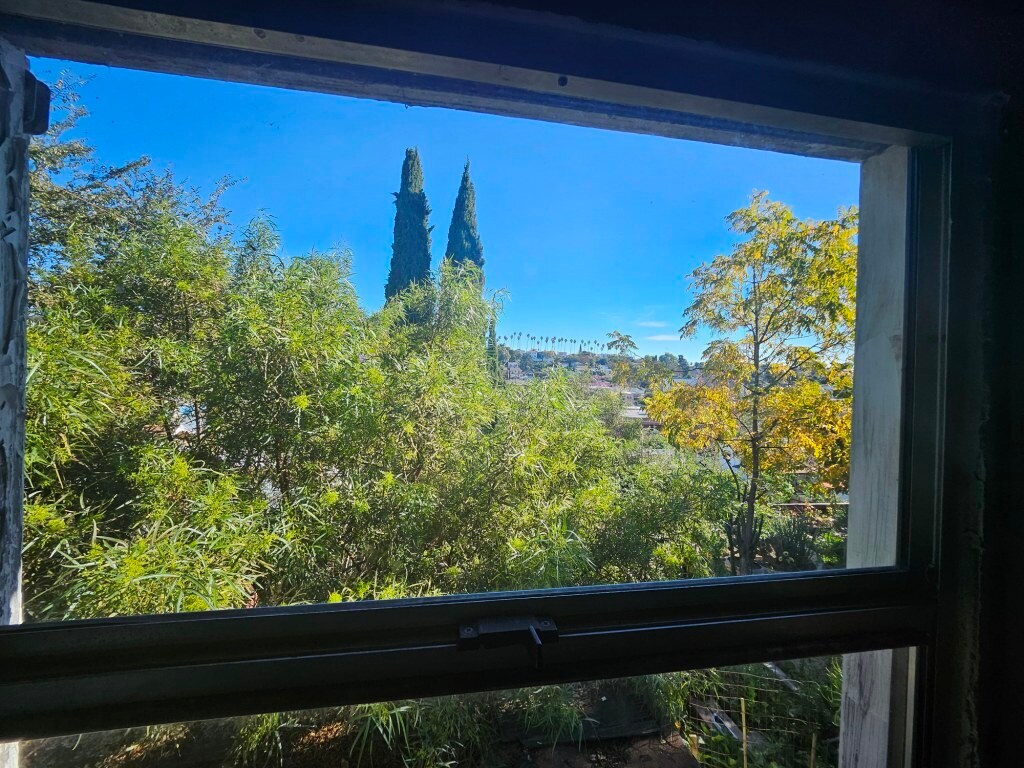 Building Photo - 1442 Lake Shore Ave