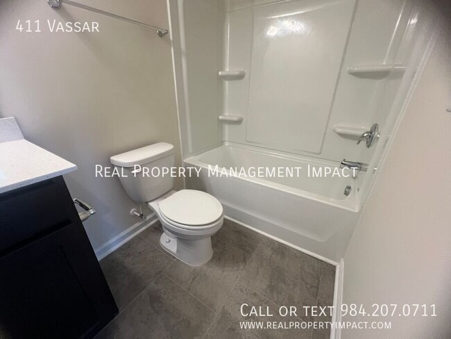 Building Photo - 411 Vassar-