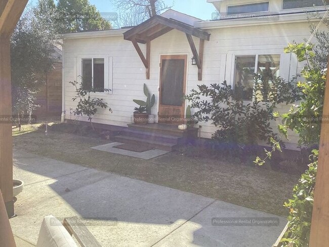 Building Photo - Wine Country Living at Its Finest