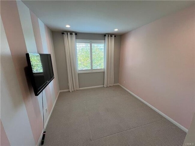 Building Photo - Welcome to this exceptional single-story 4-bedroom, 4-bathroom home!