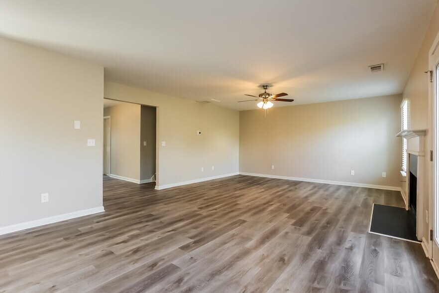 Building Photo - 3051 Berthas Overlook