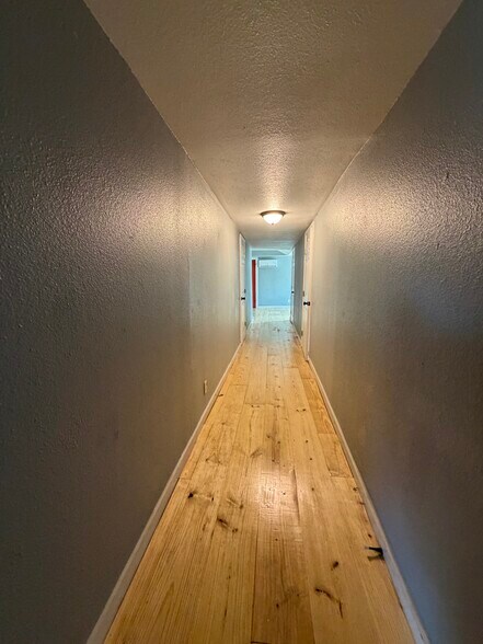 Building Photo - 830 Benavides St