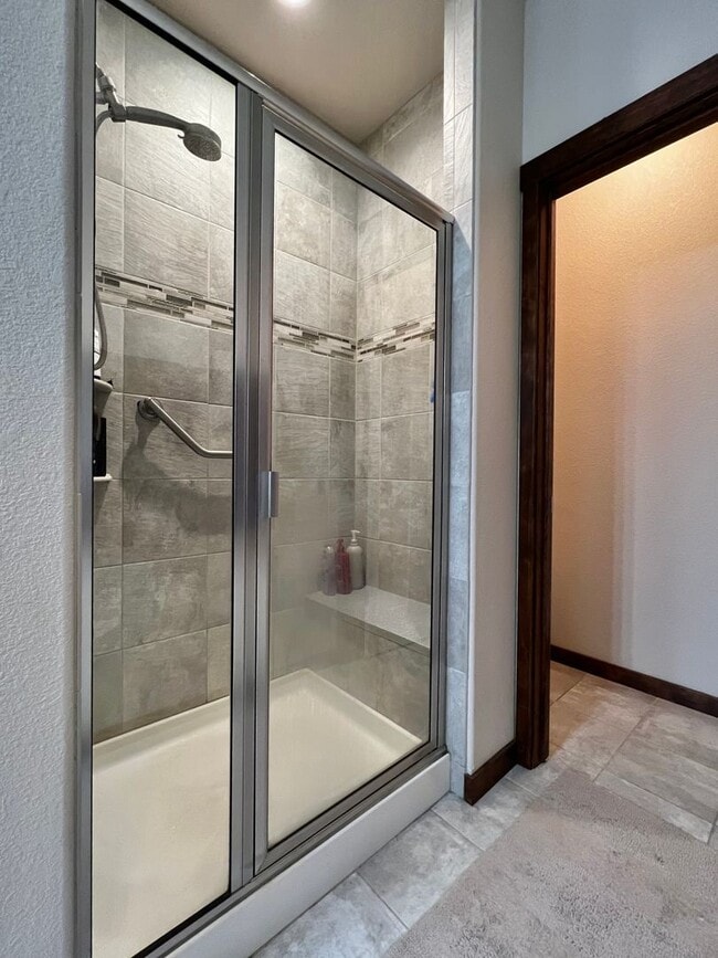 Building Photo - Elegant 3 Bedroom 2.5 Bathroom Home