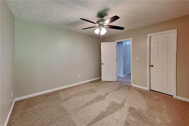 Building Photo - 3940 Camrose Pl