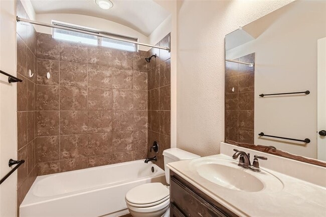 Building Photo - 290 Maeves Way