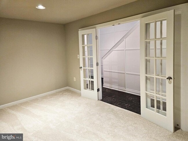 Building Photo - 12 S Regester St