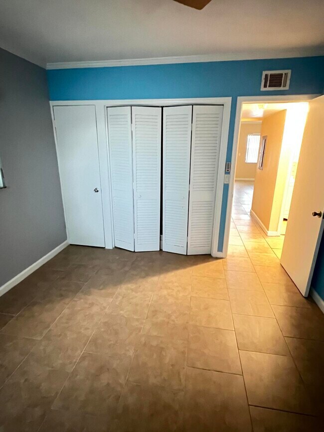 Building Photo - 133 Salisbury E