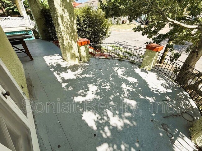 Building Photo - 3308 Upperline St