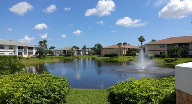 Building Photo - 1562 SE Royal Green Cir