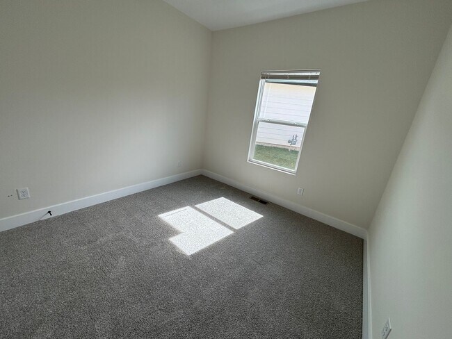 Building Photo - 5249/51 Chase