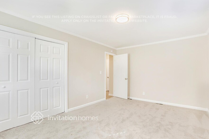 Building Photo - 8837 Elma St