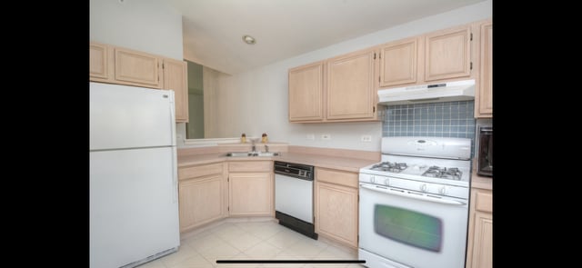 Kitchen - 401 Cromwell Cir